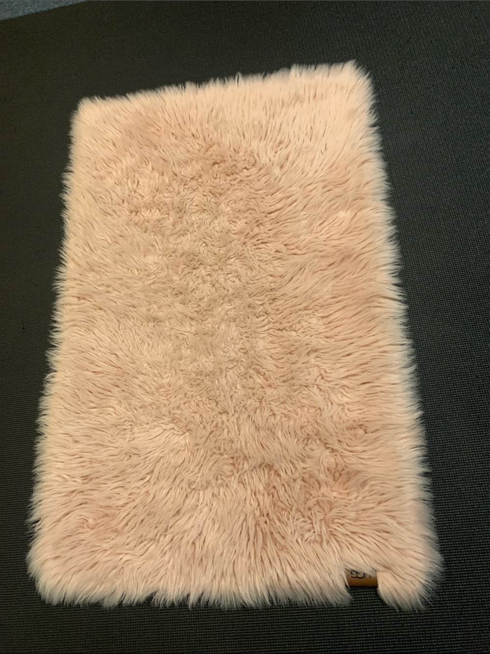 UGG Blush Faux Fur Accent Rug 42 x 28 - Picture 4 of 5